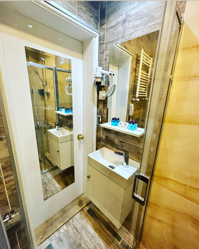 Bathroom 5, Bakirkoy Tashan Business & Airport Hotel, Bakırköy