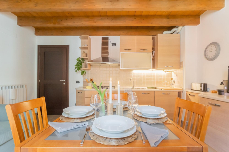 Room 5, Luini 7 in Como With 2 Bedrooms and 1 Bathrooms, Como