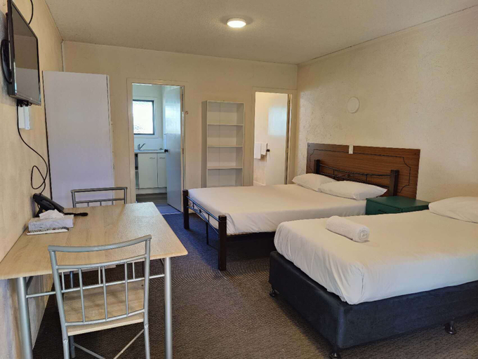 Bedroom 3, Kings Court Motor Lodge, Hamilton