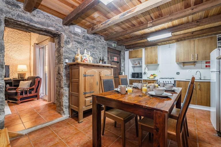 Room 2, King Shelter by Homie, Porto Moniz