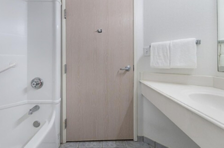 Bathroom 5, Motel 6 Weatherford, TX, Parker
