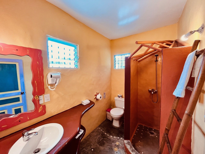 Bathroom 4, Hotel La Tortuga, Las Terrenas