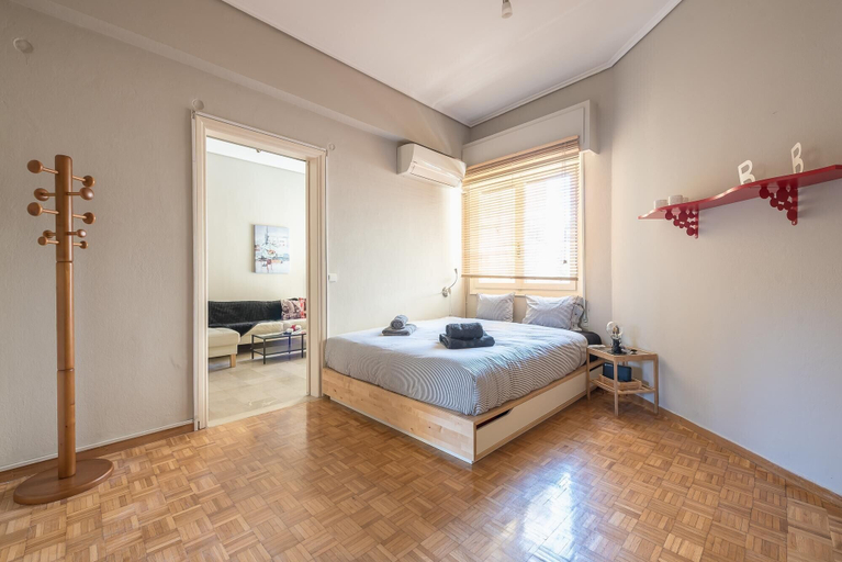 Room 4, Glyfada Central in Glifada, Attica