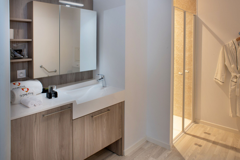 Bathroom 5, Le Moulin des Bruyeres, Essonne
