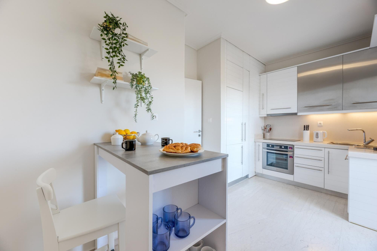 Room 3, Elegant 3 Dbrm apt iin the Heart of Glyfada, Attica