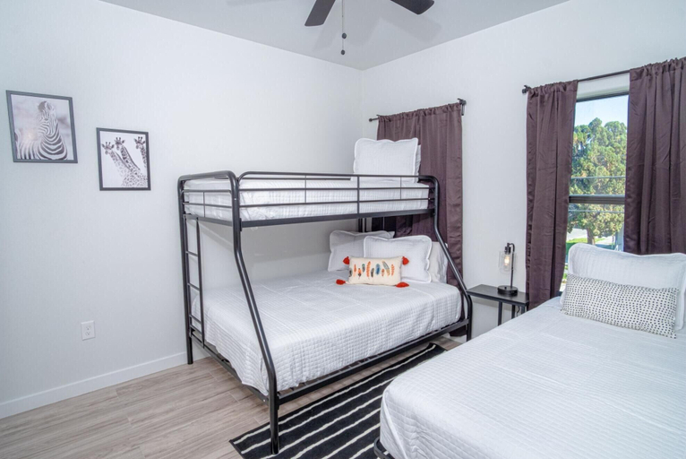 Room 2, Spectacular 3 BR 2 5 BA Apt Near Downtown, Bexar