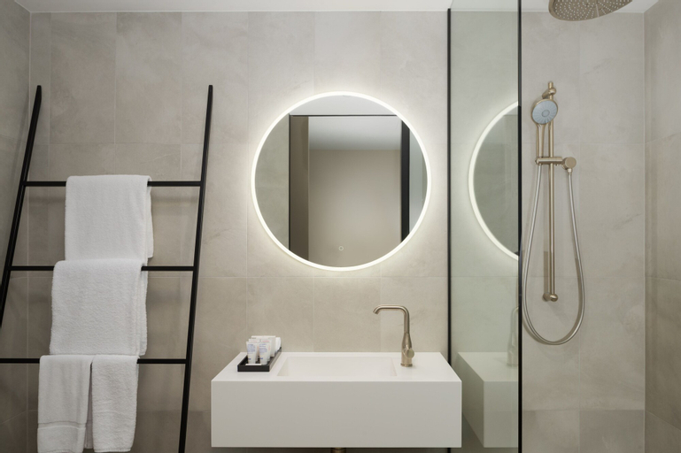 Bathroom 28