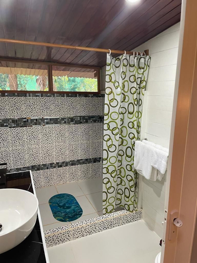 Bathroom 4, Pokakempi Tours, Tambopata