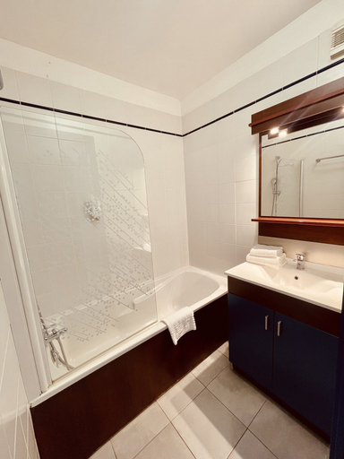 Bathroom 5, Comfort Aparthotel Carcassonne, Aude