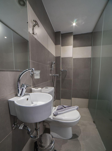 Bathroom 5, Mansion Hotel, Attica