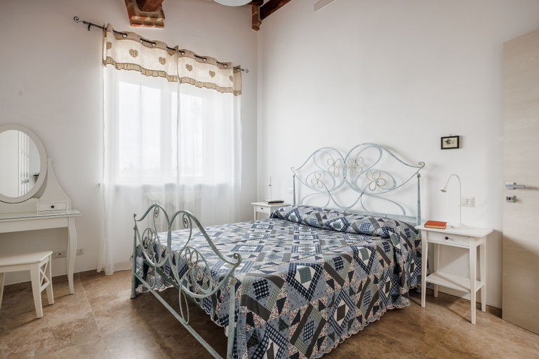 Bedroom 3, Anita, Siena