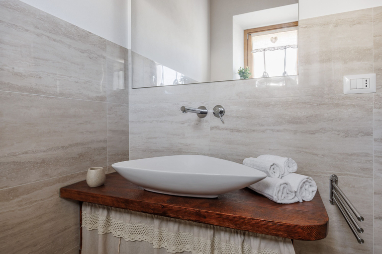 Bathroom 4, Nilde, Udine