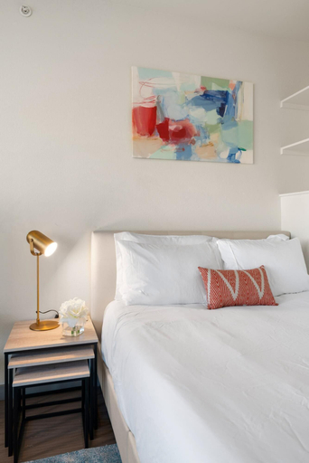 Room 5, Arlington Sophisticated Studio Apartment, Arlington