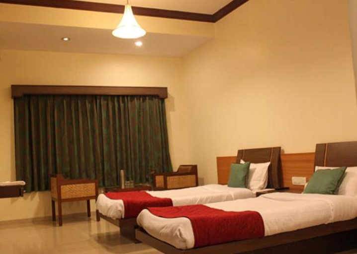 Bedroom 2, Jaffer Bhai's Brickland Hotel, Satara