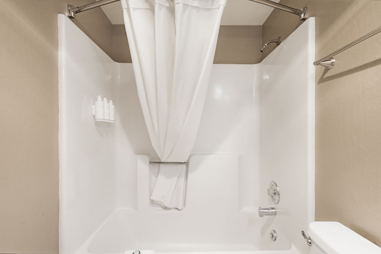 Bathroom 4, Aladdin Inn, Tuolumne
