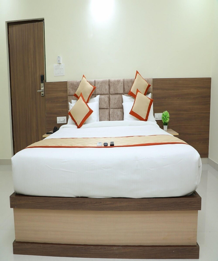 Bedroom 2, Hotel 8th Mile Suites, Bangalore