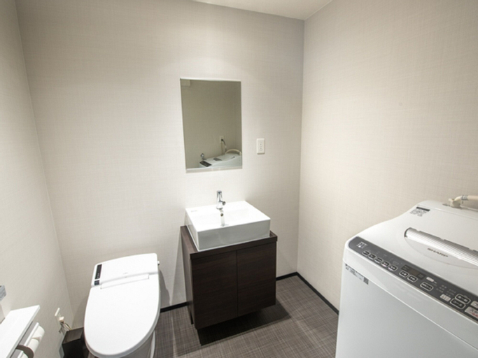 Bathroom 12