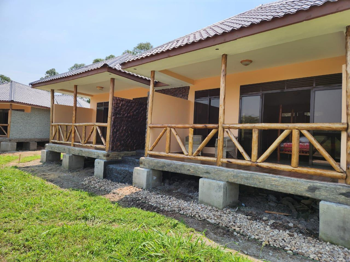 Others 3, Ishasha Pride Lodge, Kinkiizi