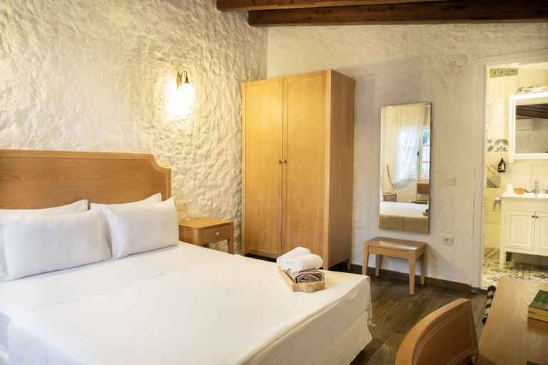 Bedroom 2, Anıt Konak, Çeşme
