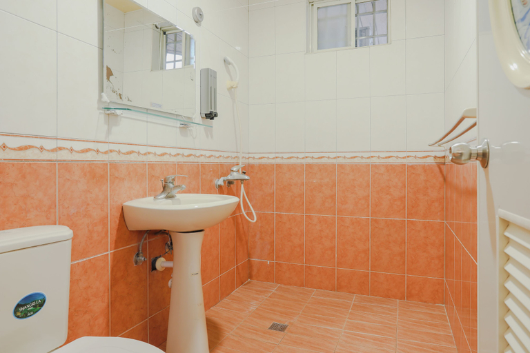 Bathroom 3, Xing Ji Bungalow, Pingtung