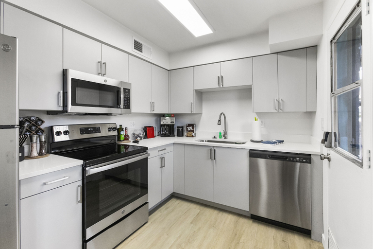 Others 4, Contemporary Condo in Central Biltmore, Maricopa