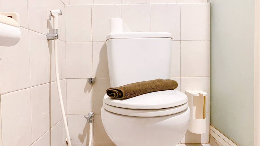 Bathroom 5, Beautiful and Homey 2BR Apartment Thamrin Residence By Travelio, Jakarta Pusat
