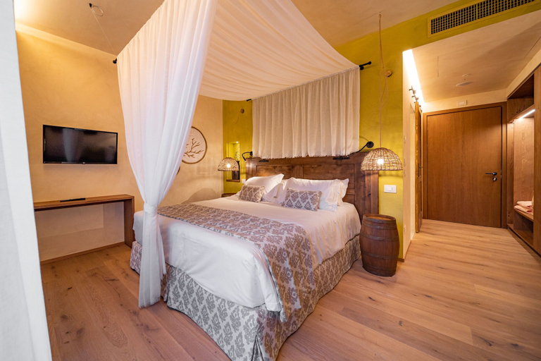 Bedroom 4, Conti Thun Wine Resort, Brescia