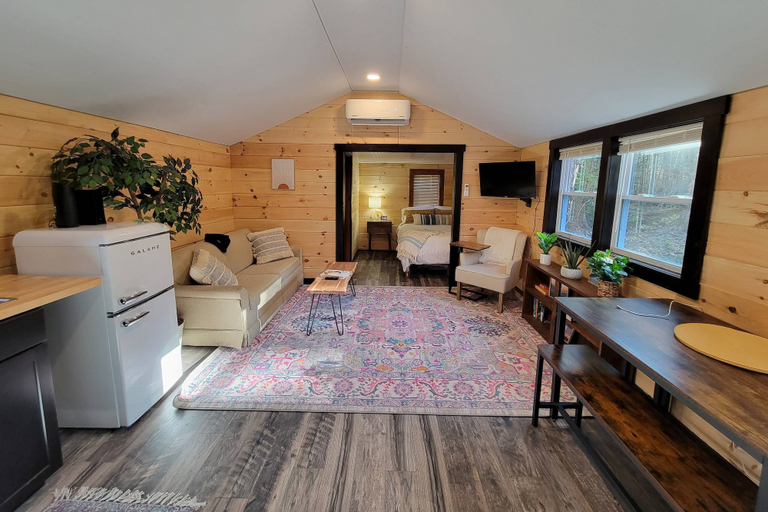 Others 5, Travelers Haven, Essex