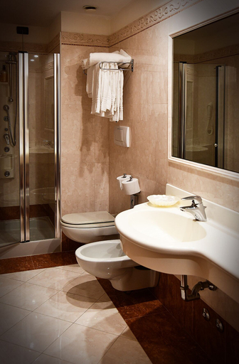 Bathroom 4, Admiral Hotel Villa Erme, Brescia