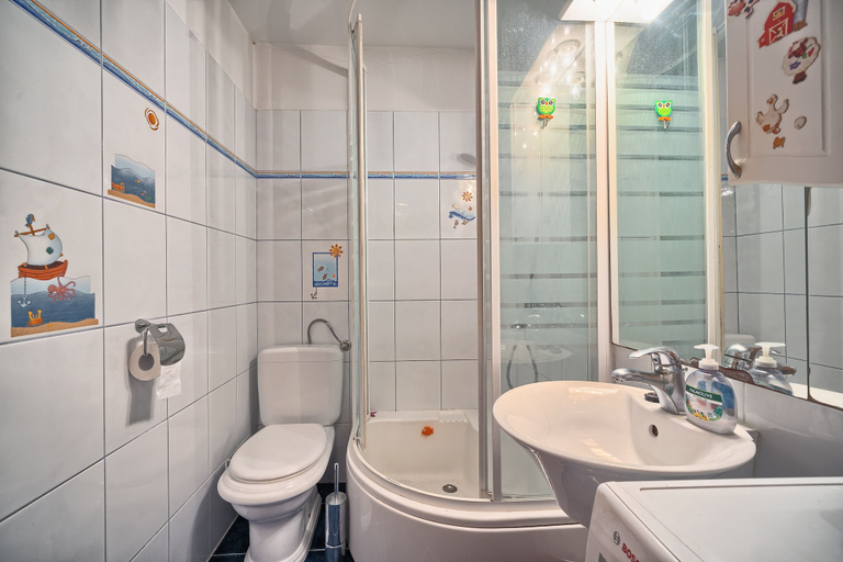 Bathroom 4, Poetry House, Split