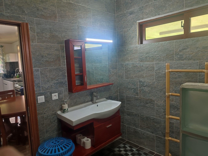 Bathroom, Moorea Here Lodge