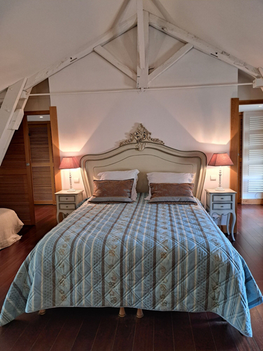 Bedroom 4, Chambre D'hôtes Château de Lussac, Gironde