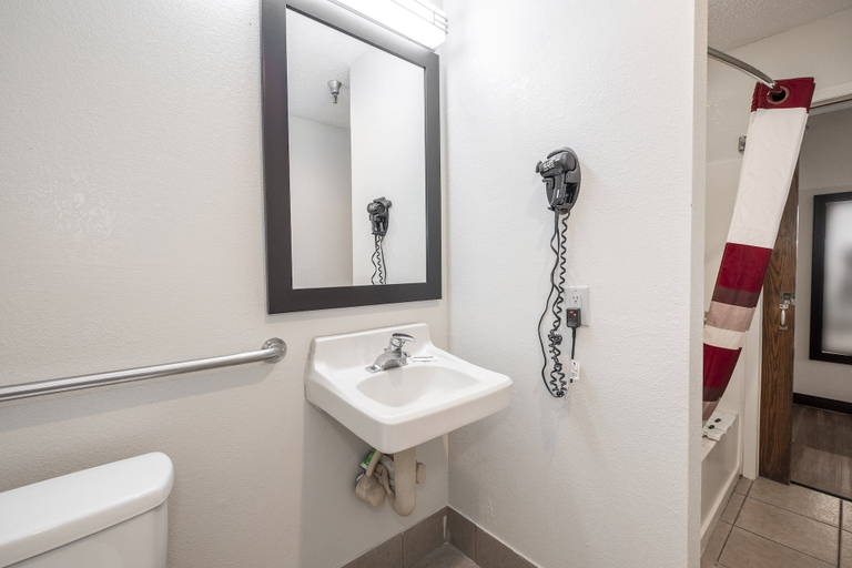 Bathroom 5, Red Roof Inn Springfield, MO, Greene