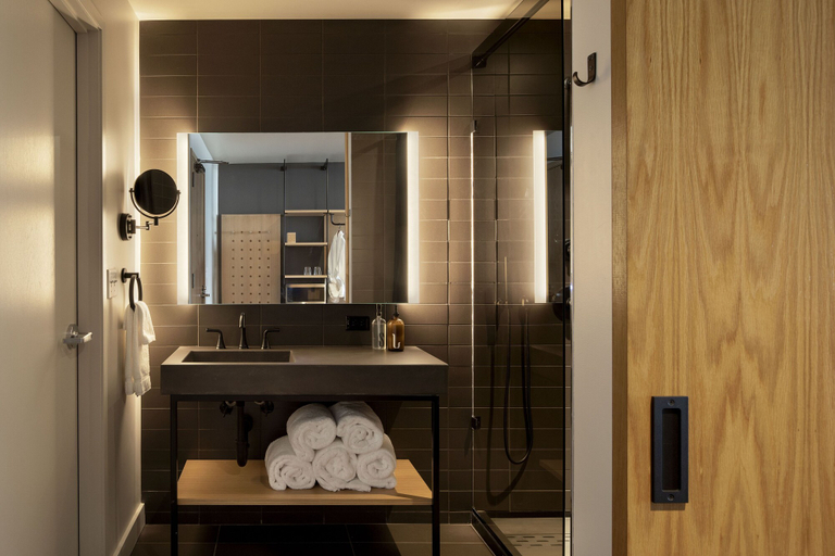 Bathroom 3, Humbird, Bonner