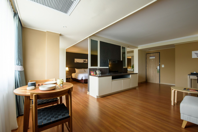 Dining Room 9
