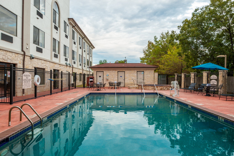 Sport & Beauty 2, Holiday Inn Express & Suites AUSTIN NW - LAKELINE by IHG, Williamson
