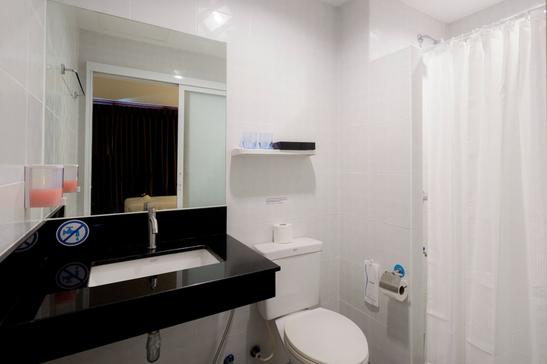 Bathroom 4, Hotel de Karon, Pulau Phuket