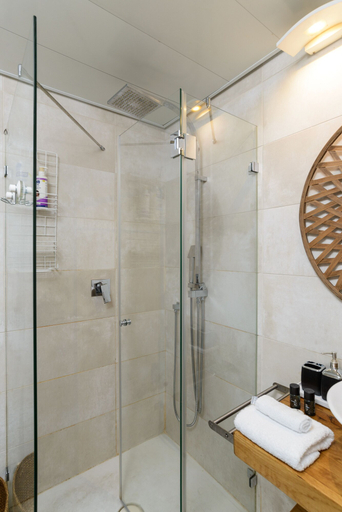 Bathroom 2, Beach House Style Condo & Pool