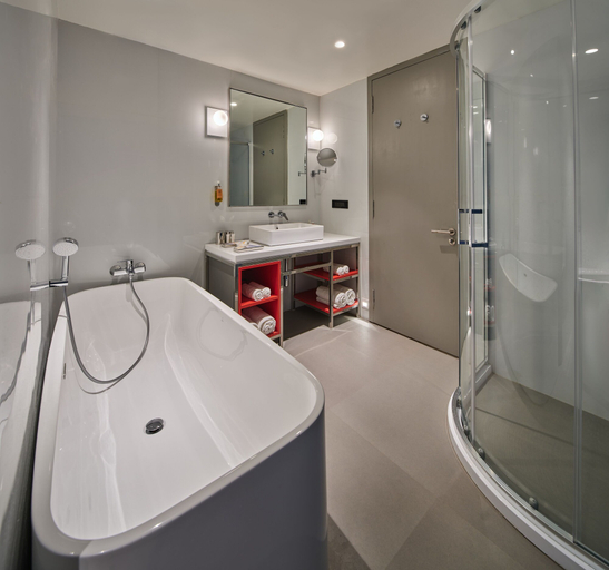 Bathroom 5, Zone By The Park Gopalpur, Ganjam