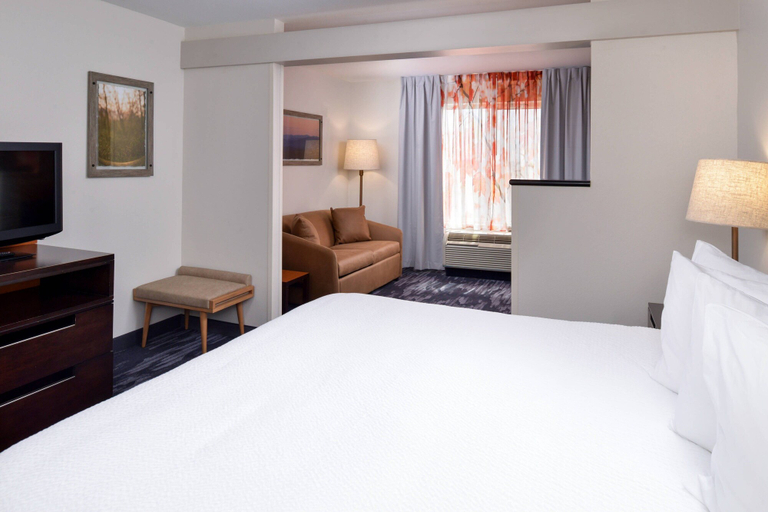 Bedroom 3, Fairfield Inn & Suites Cedar Rapids, Linn