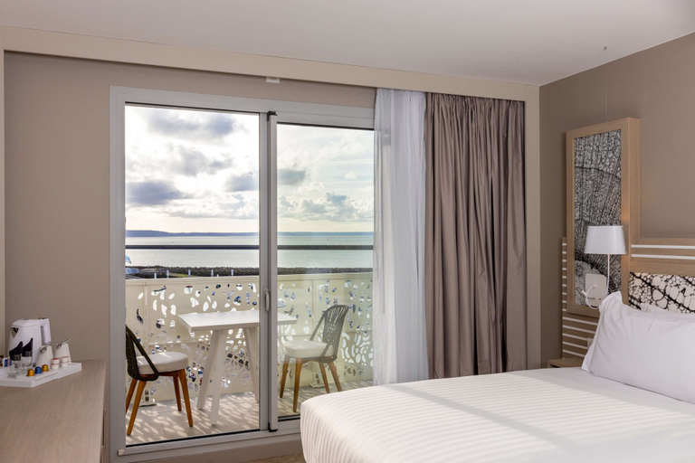 Bedroom 3, Hilton Garden Inn Le Havre France, Seine-Maritime