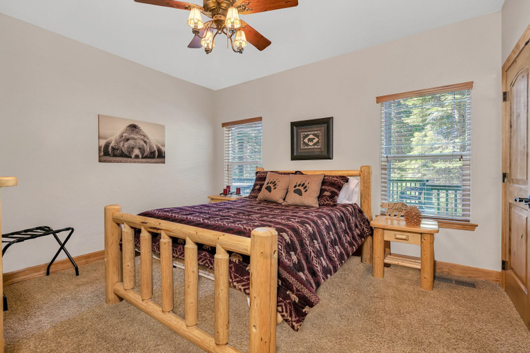 Bedroom 3, Timber Lodge - 5 Min to Shaver Lake!, Fresno
