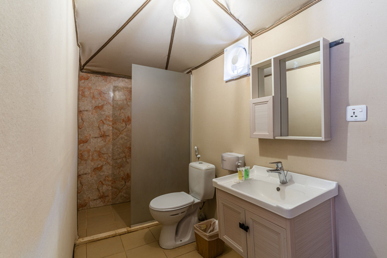 Bathroom 4, Aladdin Camp, Quaira