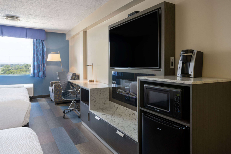 Bedroom 3, Days Hotel by Wyndham North Bergen /NYC Area, North Bergen