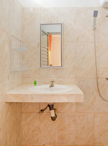 Bathroom 3, Hotel O Lansano Residence Syariah, Padang