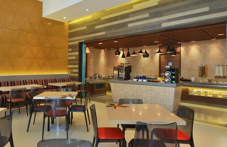Food & Drinks 4, Fairfield by Marriott Ahmedabad, Ahmadabad