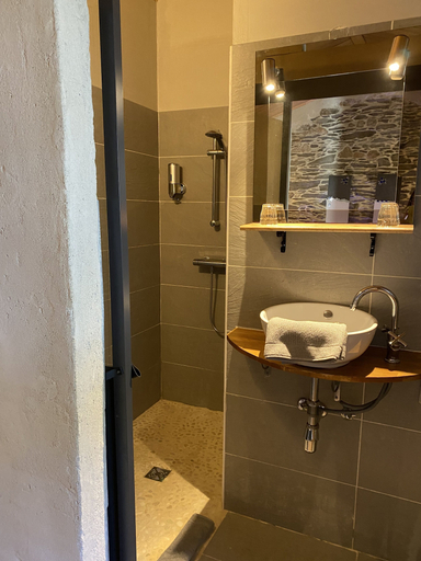 Bathroom 5, Chambres d'hotes Hameau de Taur, Tarn