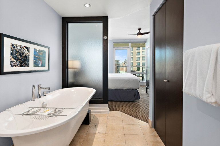 Bathroom 4, The Parkside Hotel & Spa, Capital