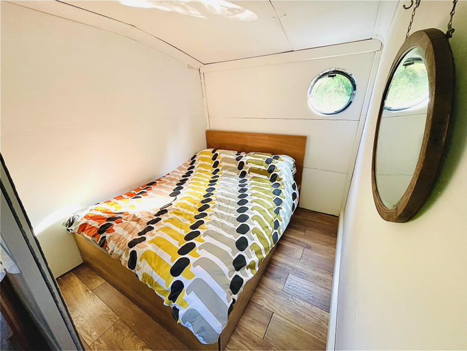 Bedroom 3, Boutique Boat Stays Contemporary Barge, Bath and North East Somerset