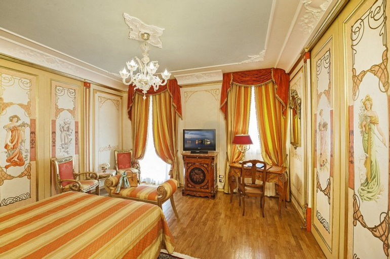 Bedroom 3, Regina Palace Hotel, Verbano-Cusio-Ossola
